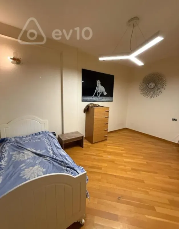 Kirayə verilir 3 otaqlı yeni tikili 140 m²