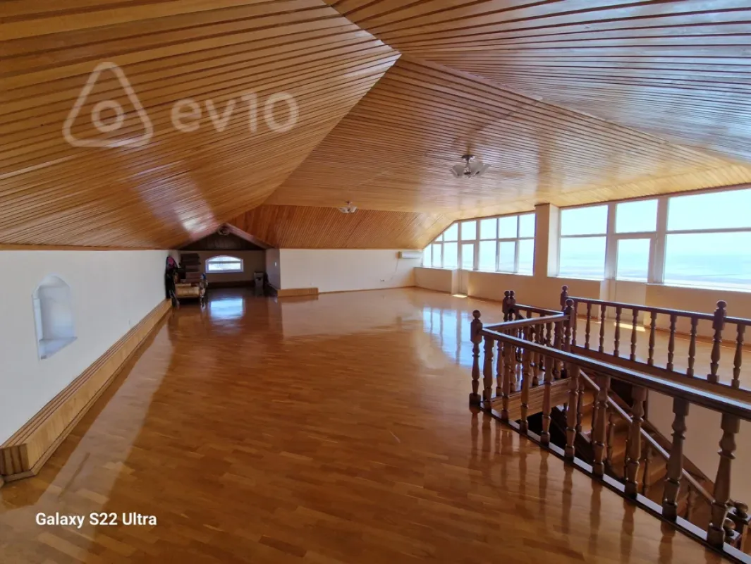 Kirayə verilir 7 otaqlı həyət evi 650 m²