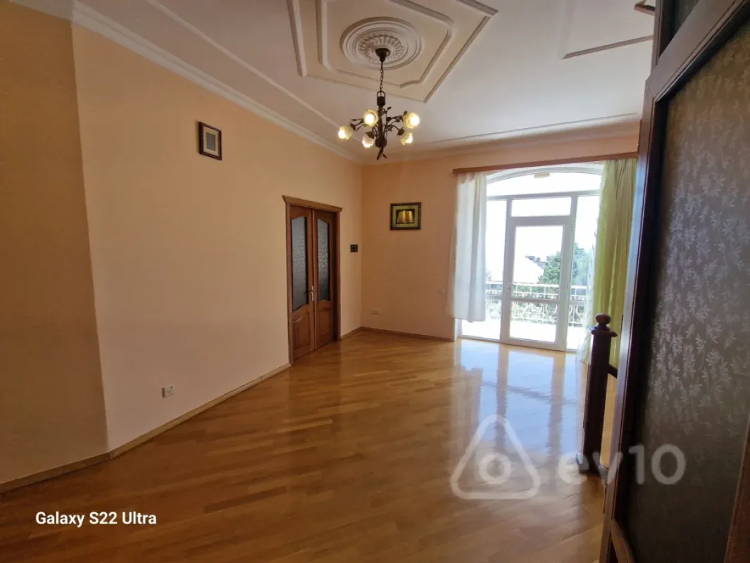 Kirayə verilir 7 otaqlı həyət evi 650 m²