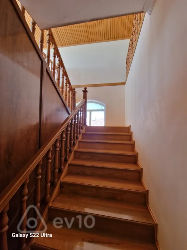 Kirayə verilir 7 otaqlı həyət evi 650 m²