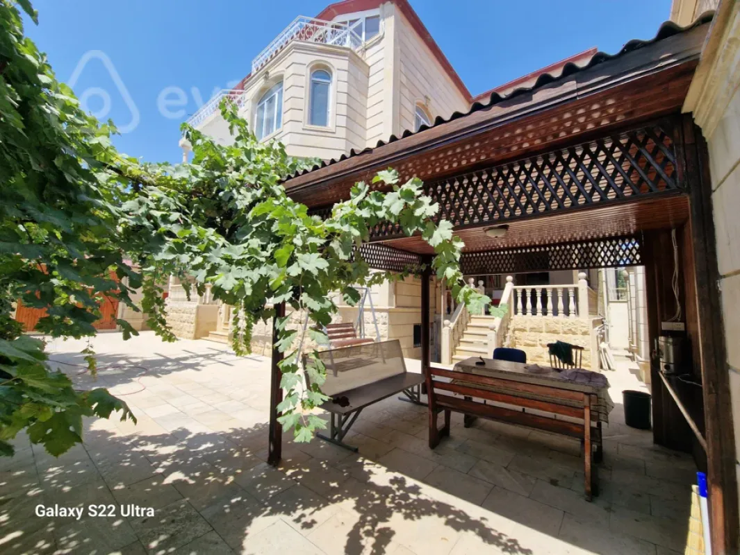 Kirayə verilir 7 otaqlı həyət evi 650 m²