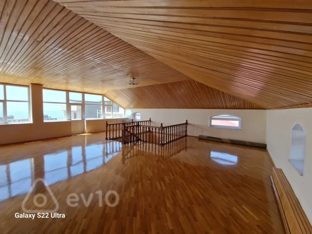 Kirayə verilir 7 otaqlı həyət evi 650 m²