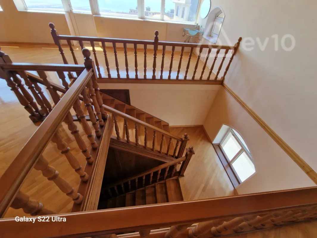 Kirayə verilir 7 otaqlı həyət evi 650 m²