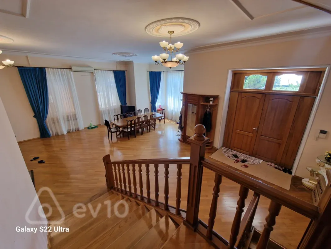 Kirayə verilir 7 otaqlı həyət evi 650 m²