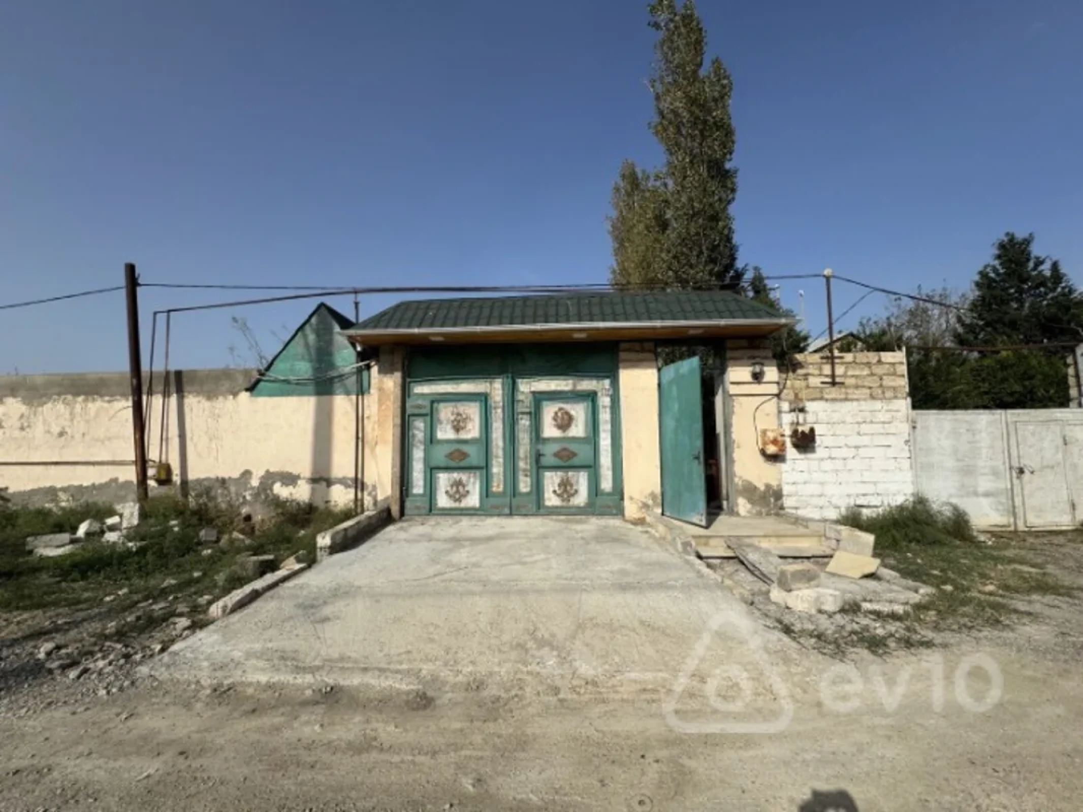 Satılır 5 otaqlı həyət evi 180 m²