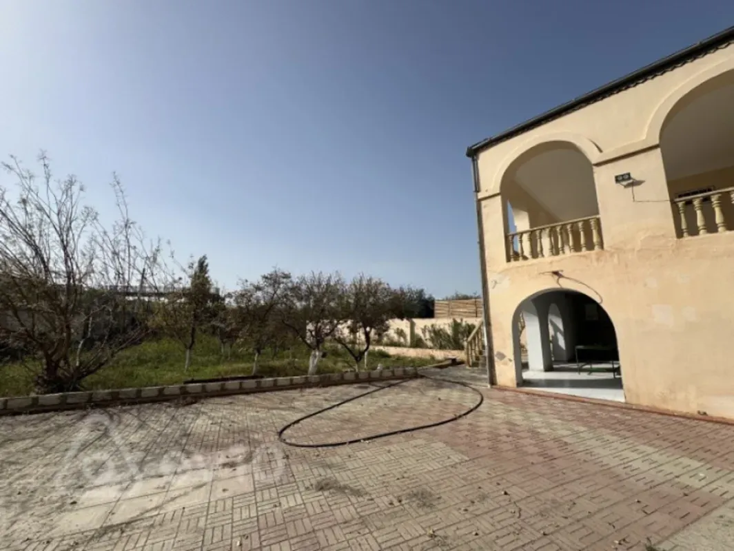 Satılır 5 otaqlı həyət evi 180 m²