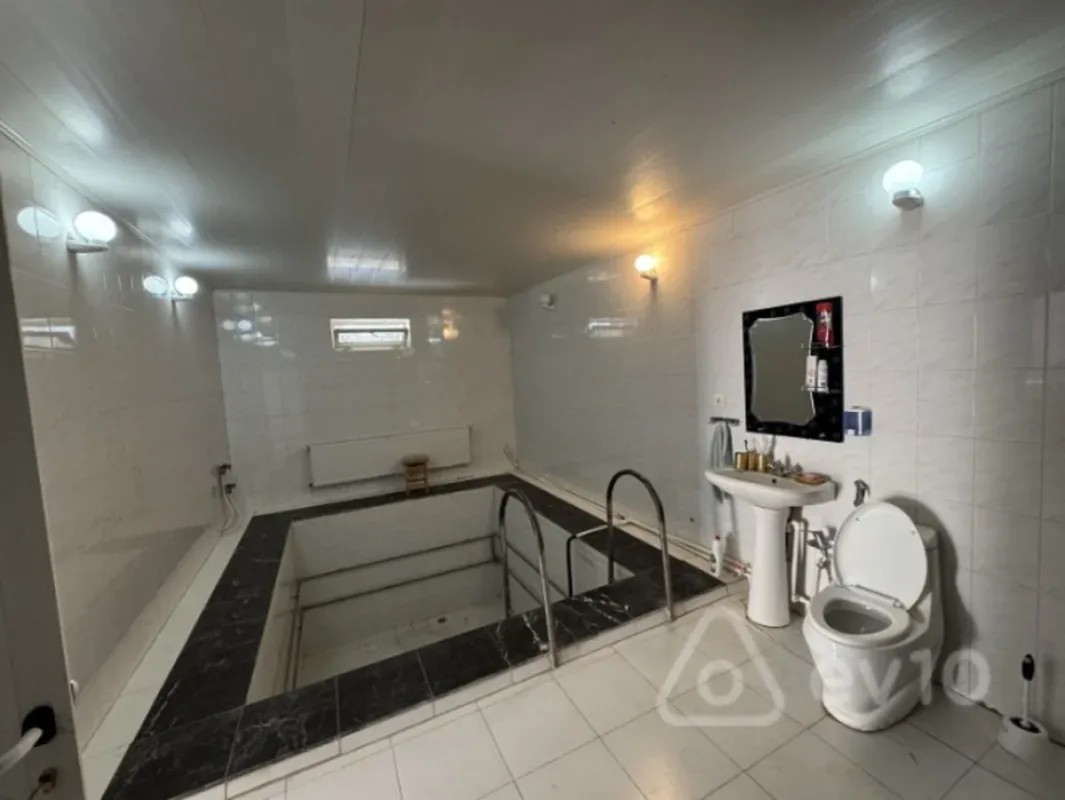 Satılır 5 otaqlı həyət evi 180 m²