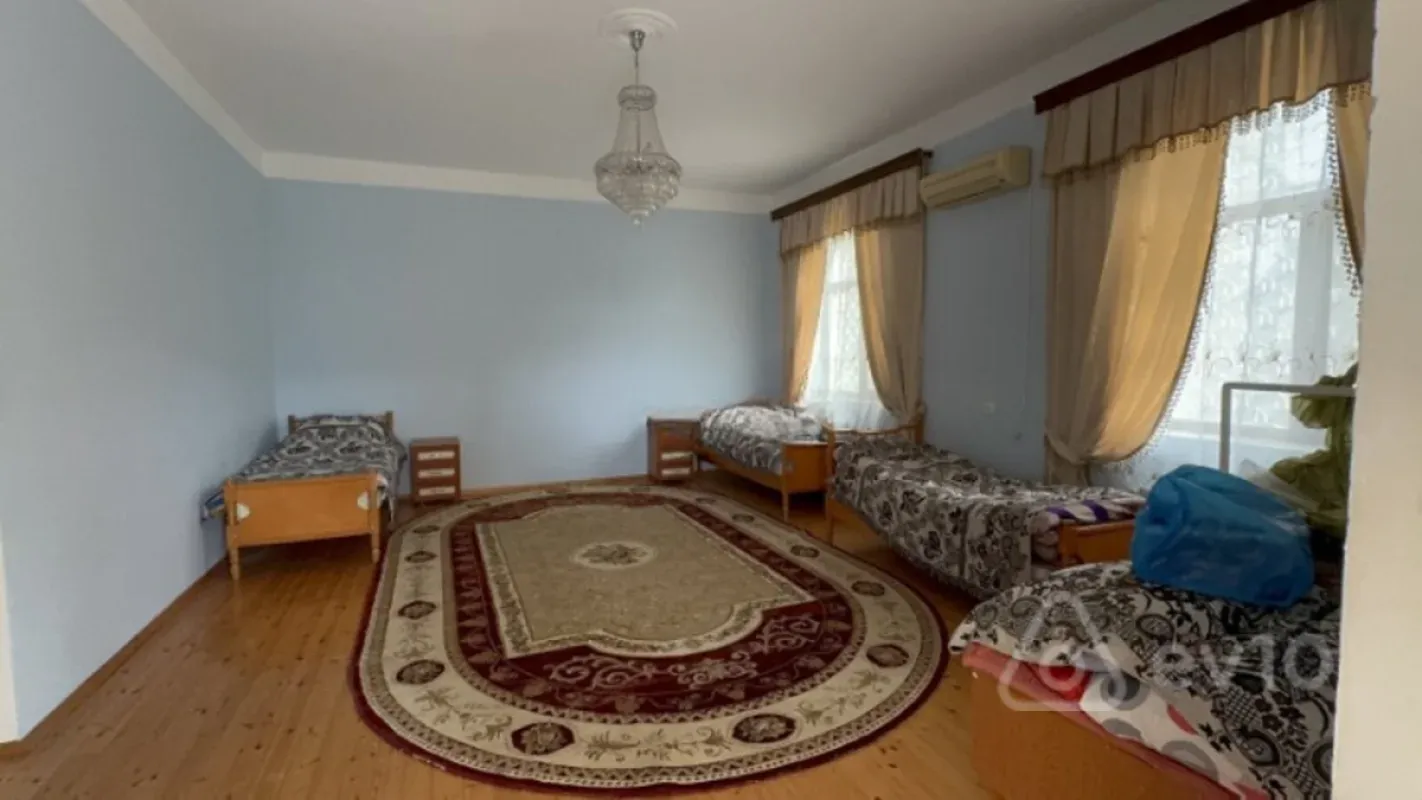 Satılır 5 otaqlı həyət evi 180 m²