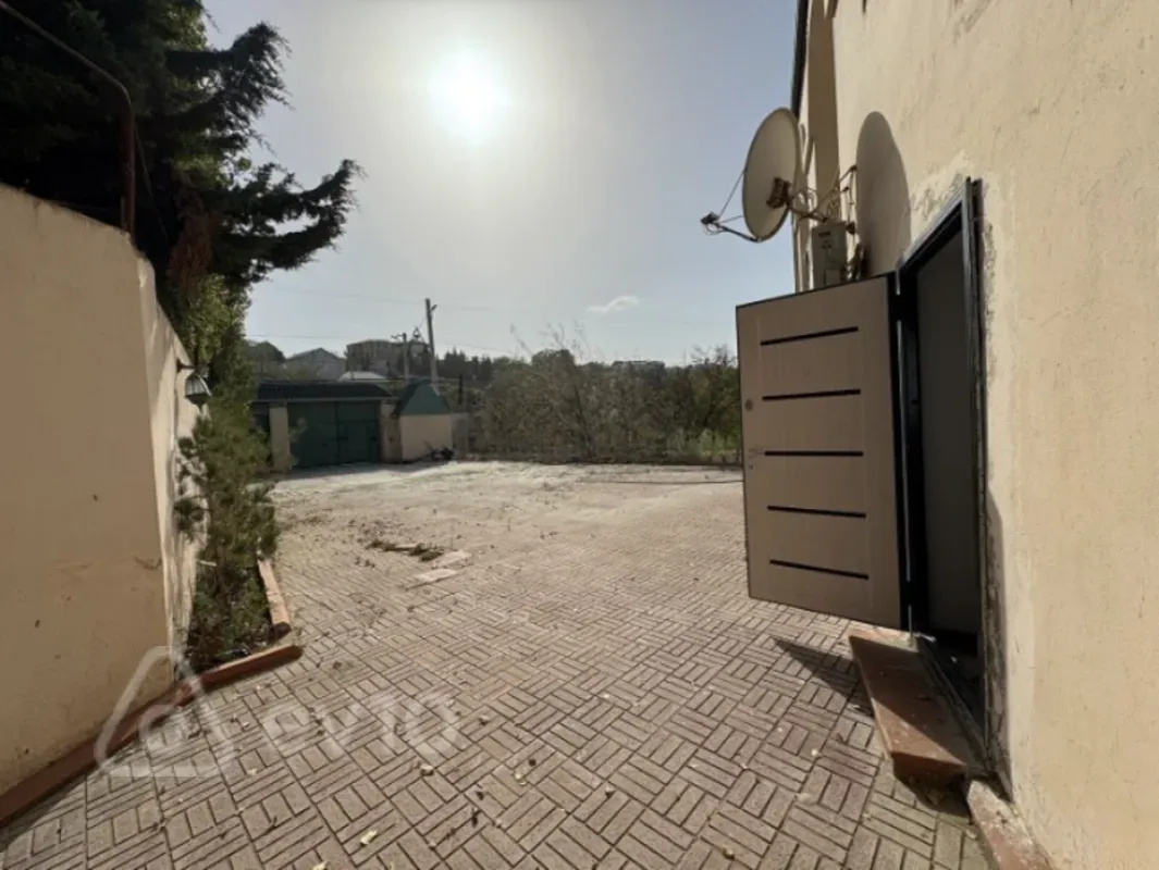 Satılır 5 otaqlı həyət evi 180 m²