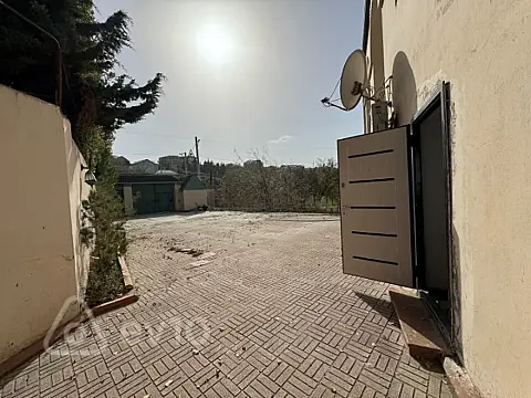 Satılır 5 otaqlı həyət evi 180 m²