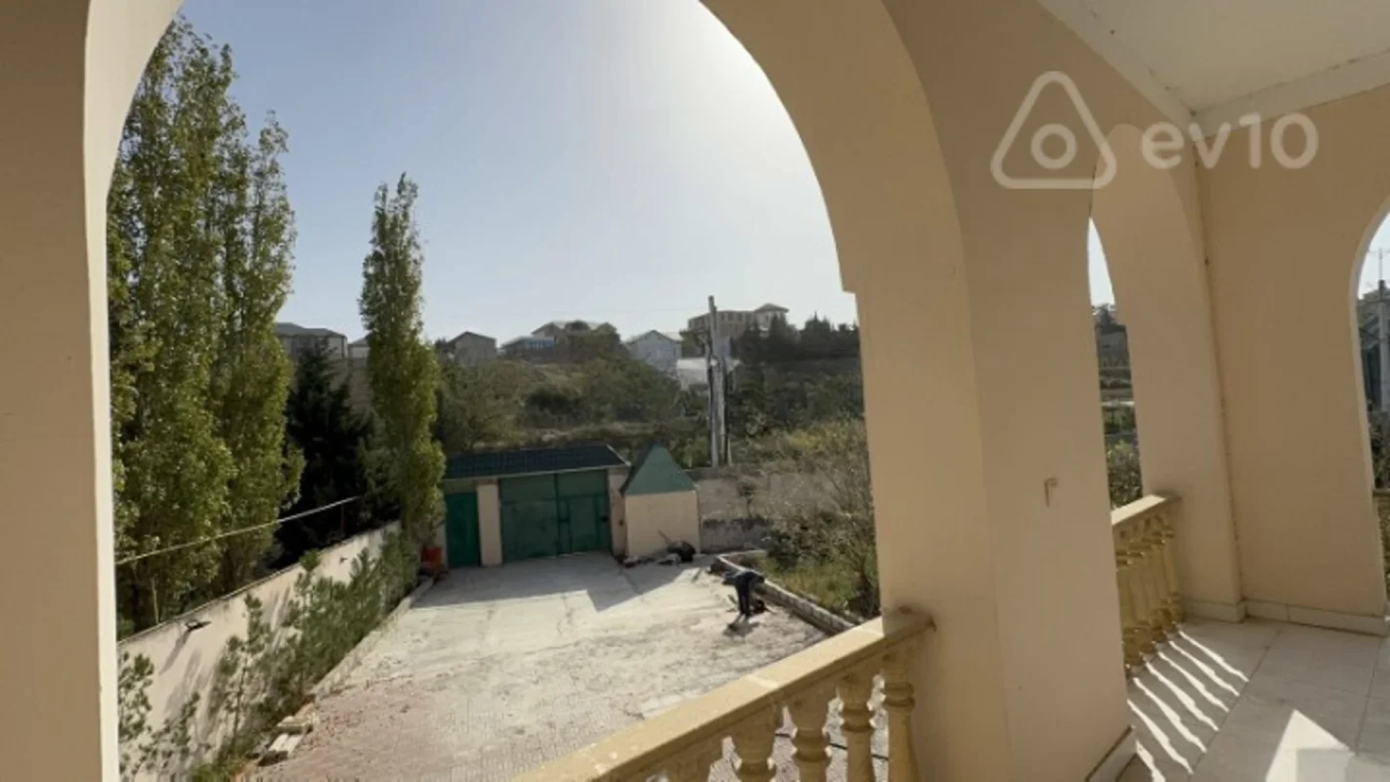 Satılır 5 otaqlı həyət evi 180 m²