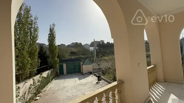 Satılır 5 otaqlı həyət evi 180 m²