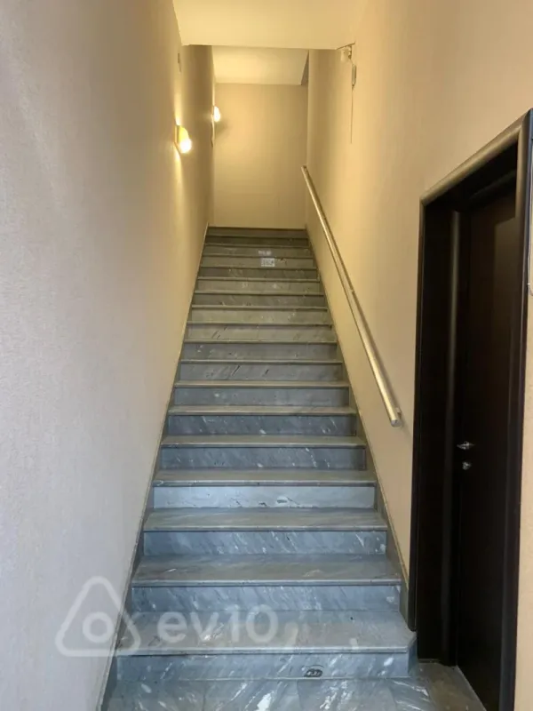 Kirayə verilir 10 otaqlı ofis 360 m²