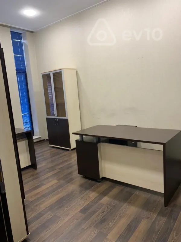 Kirayə verilir 10 otaqlı ofis 360 m²