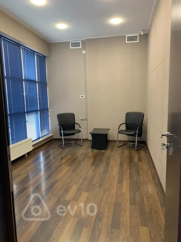 Kirayə verilir 10 otaqlı ofis 360 m²