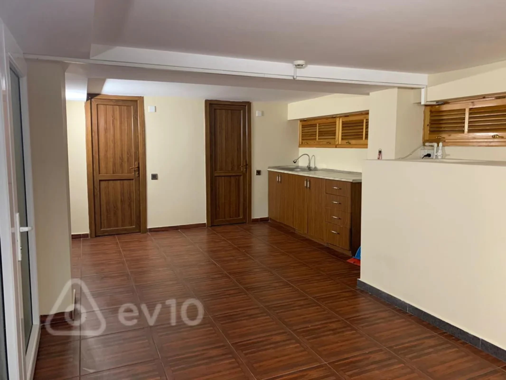 Kirayə verilir 10 otaqlı ofis 360 m²