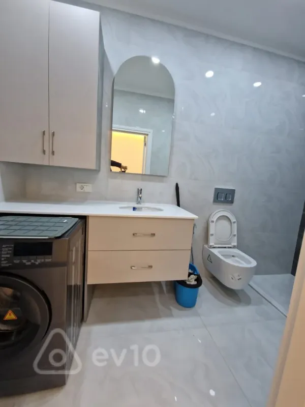 Satılır 2 otaqlı yeni tikili 68 m²