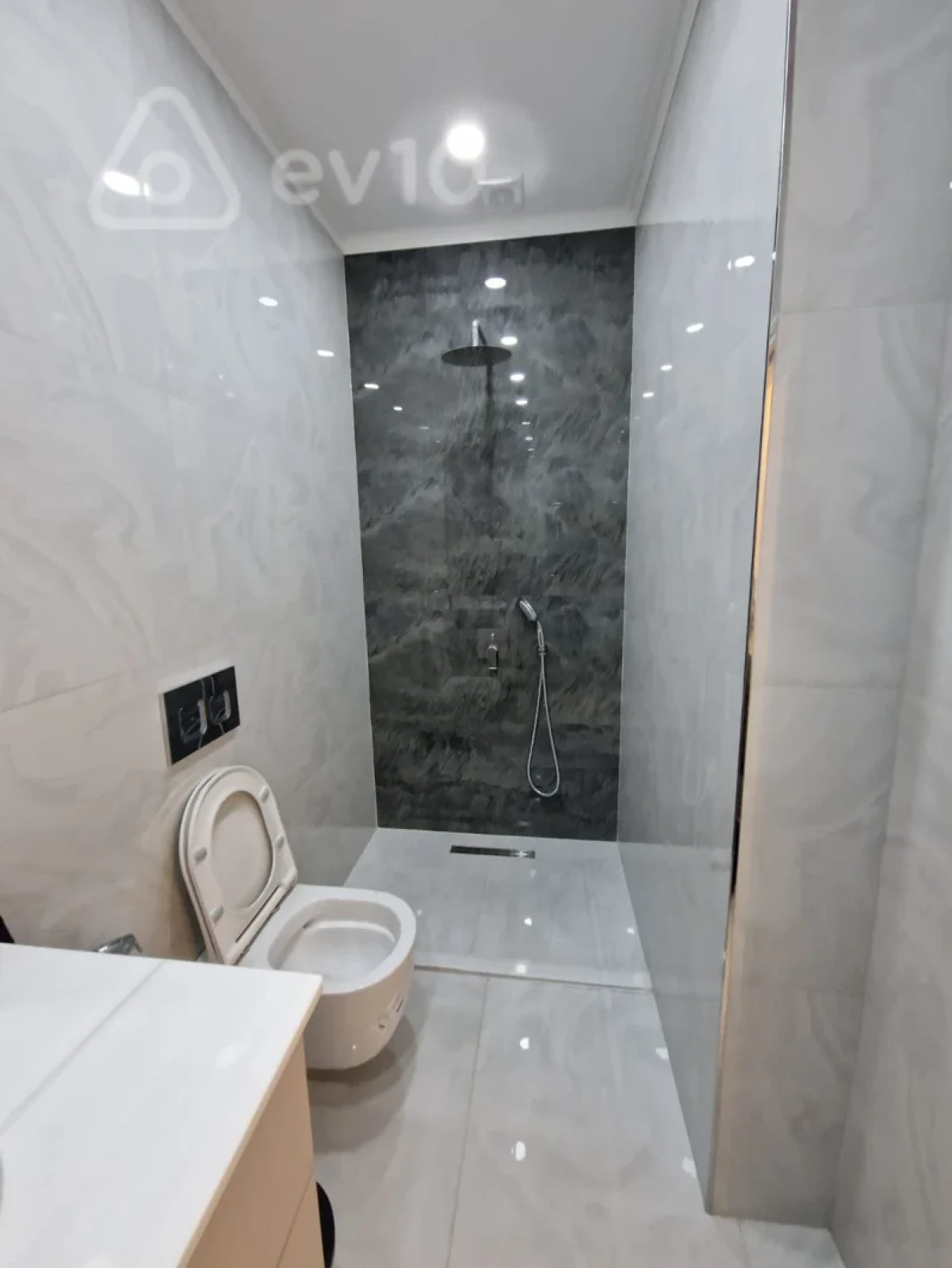 Satılır 2 otaqlı yeni tikili 68 m²