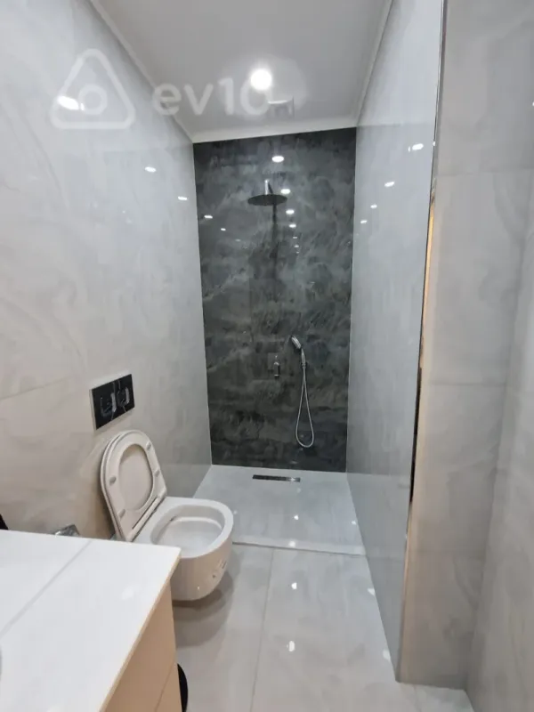 Satılır 2 otaqlı yeni tikili 68 m²