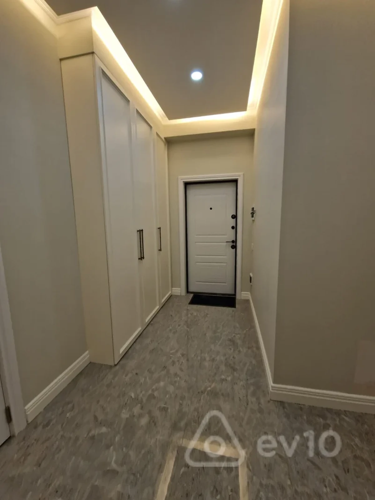 Satılır 2 otaqlı yeni tikili 68 m²