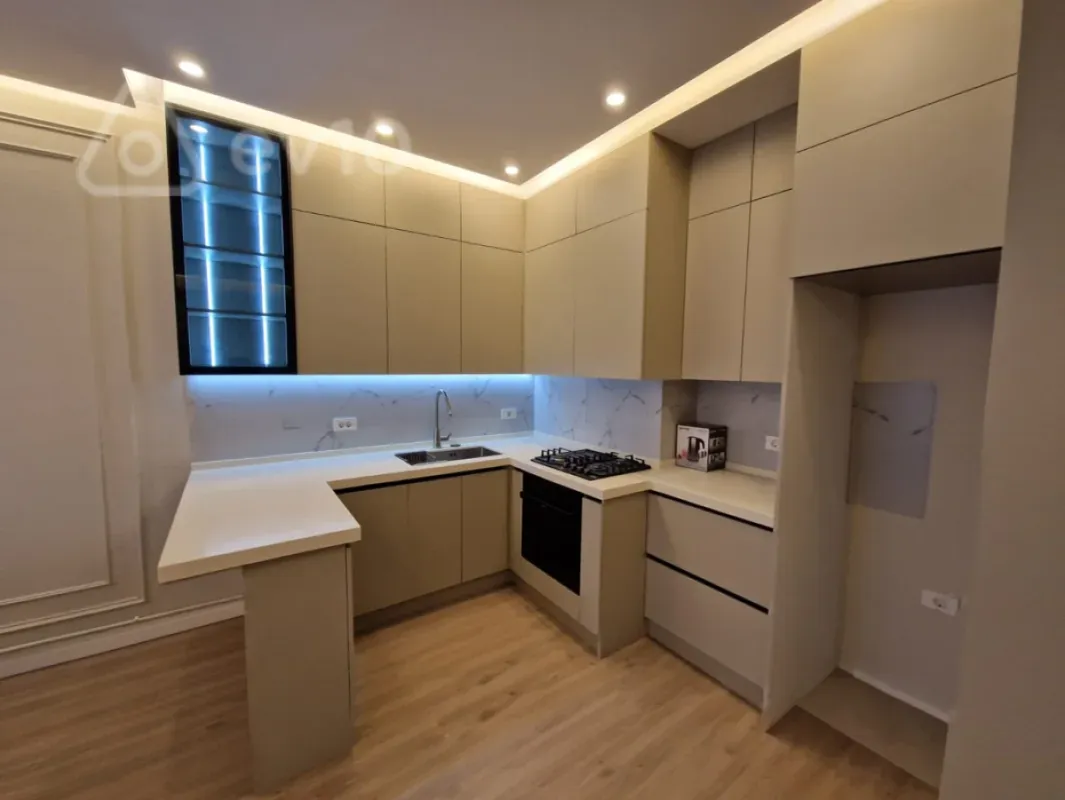 Satılır 2 otaqlı yeni tikili 68 m²