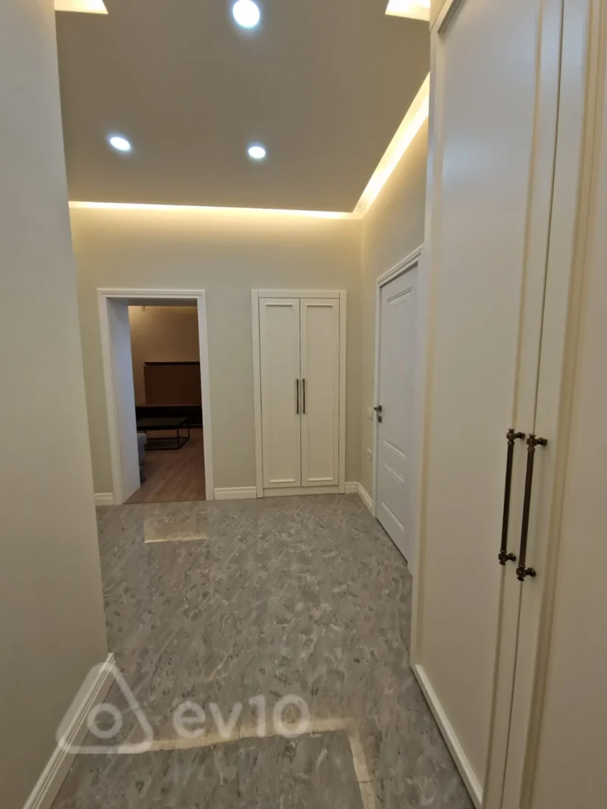 Satılır 2 otaqlı yeni tikili 68 m²