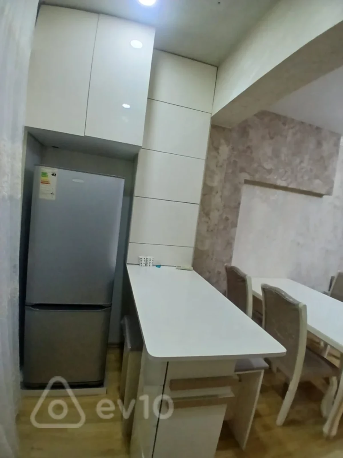 Kirayə verilir 3 otaqlı köhnə tikili 60 m²