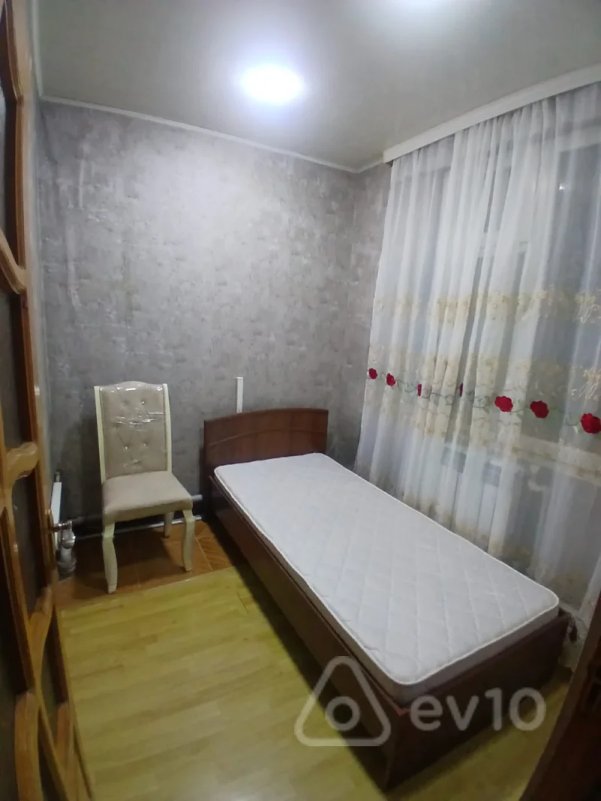 Kirayə verilir 3 otaqlı köhnə tikili 60 m²