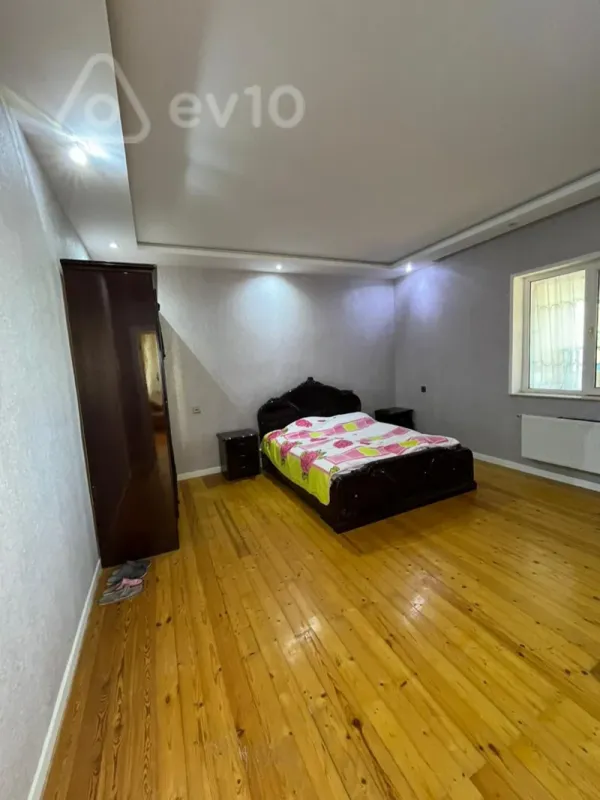 Satılır 6 otaqlı həyət evi 180 m²