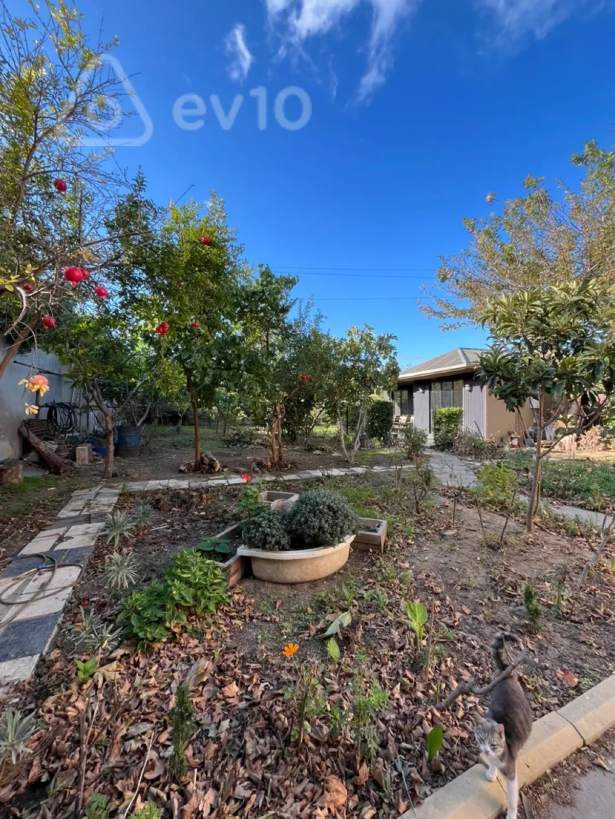 Satılır 6 otaqlı həyət evi 180 m²