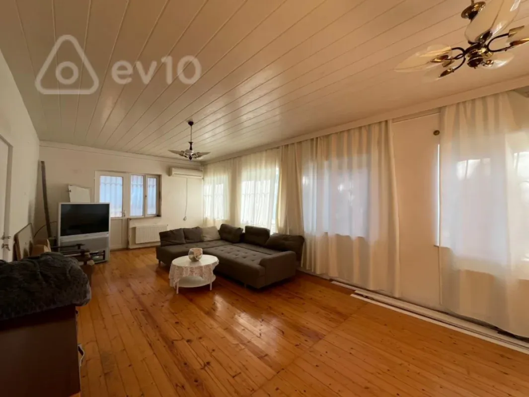 Satılır 6 otaqlı həyət evi 180 m²
