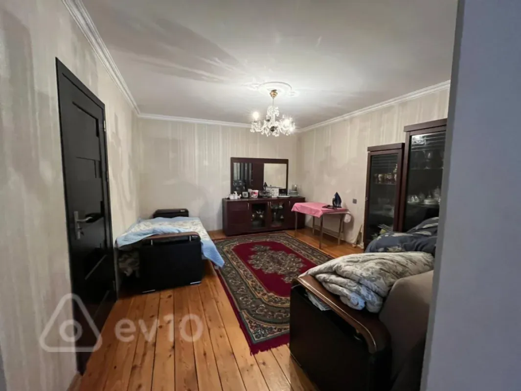 Satılır 6 otaqlı həyət evi 180 m²