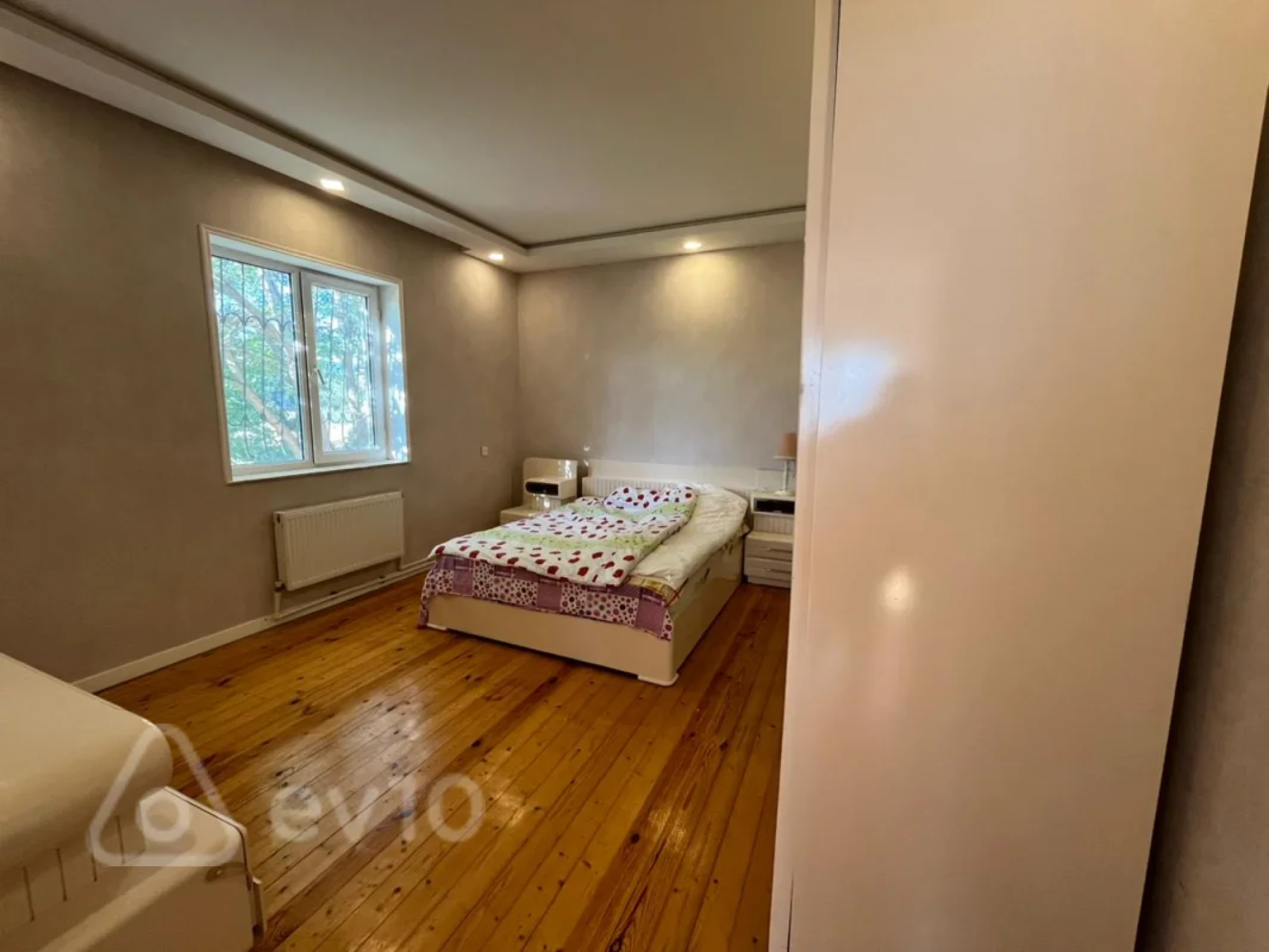 Satılır 6 otaqlı həyət evi 180 m²