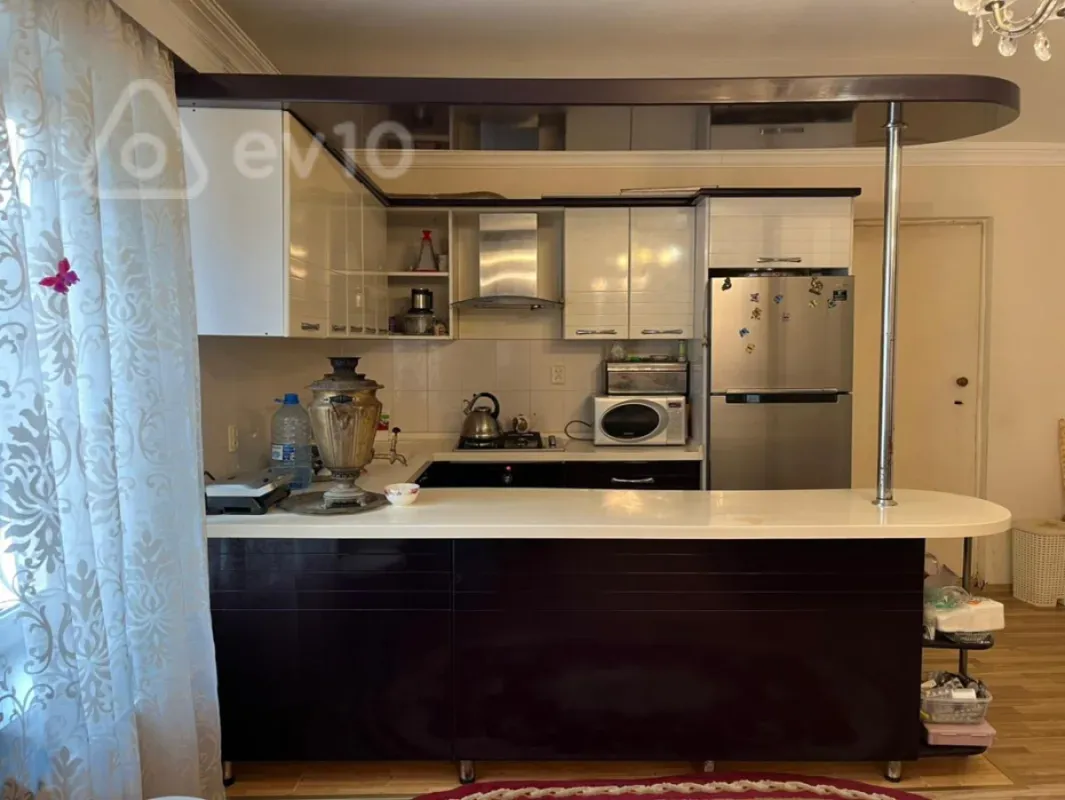 Satılır 6 otaqlı həyət evi 180 m²
