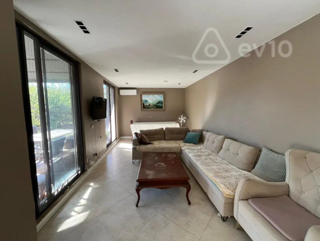 Satılır 6 otaqlı həyət evi 180 m²