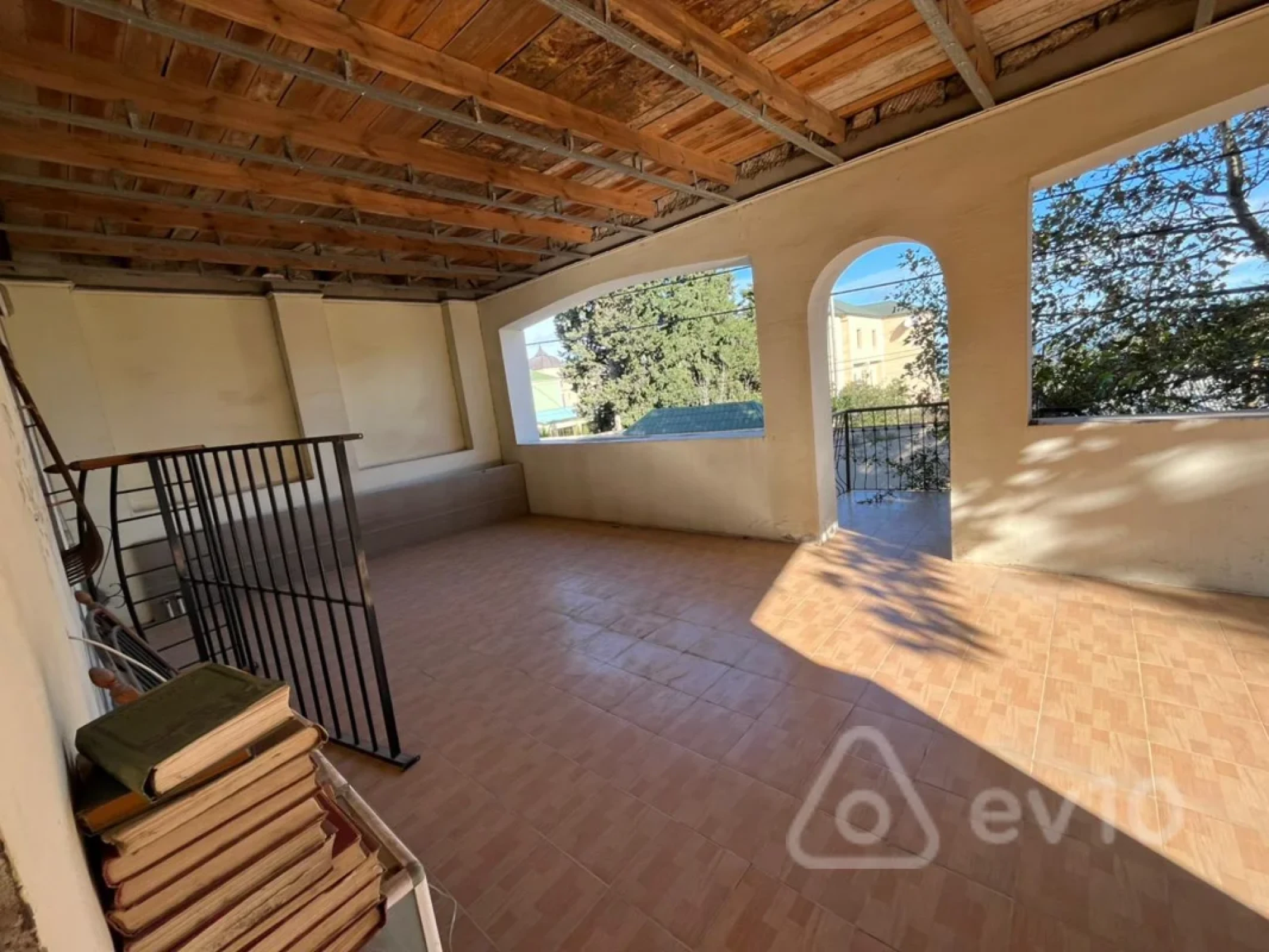 Satılır 6 otaqlı həyət evi 180 m²