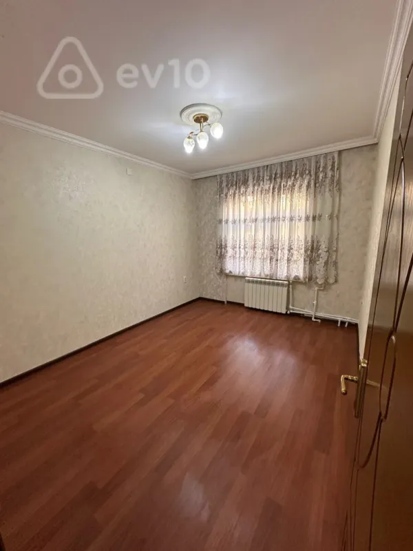 Kirayə verilir 3 otaqlı köhnə tikili 80 m²