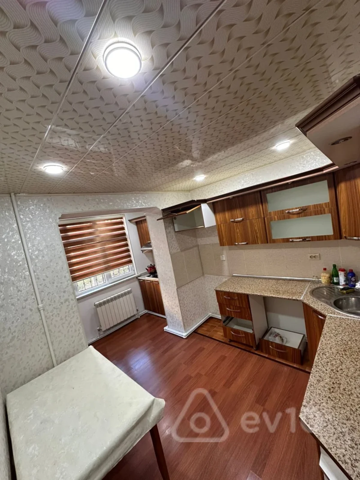 Kirayə verilir 3 otaqlı köhnə tikili 80 m²