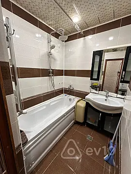 Kirayə verilir 3 otaqlı köhnə tikili 80 m²