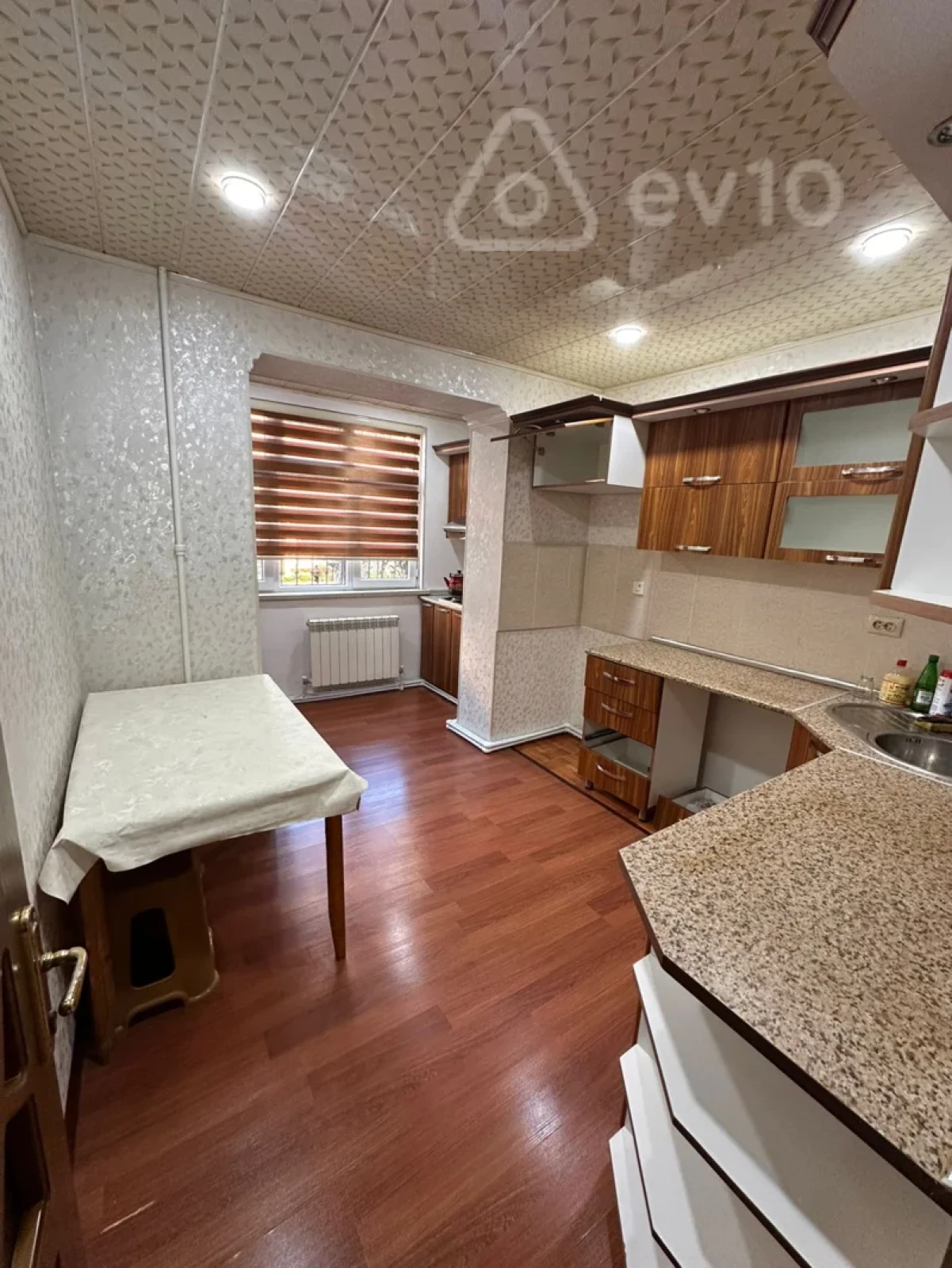 Kirayə verilir 3 otaqlı köhnə tikili 80 m²