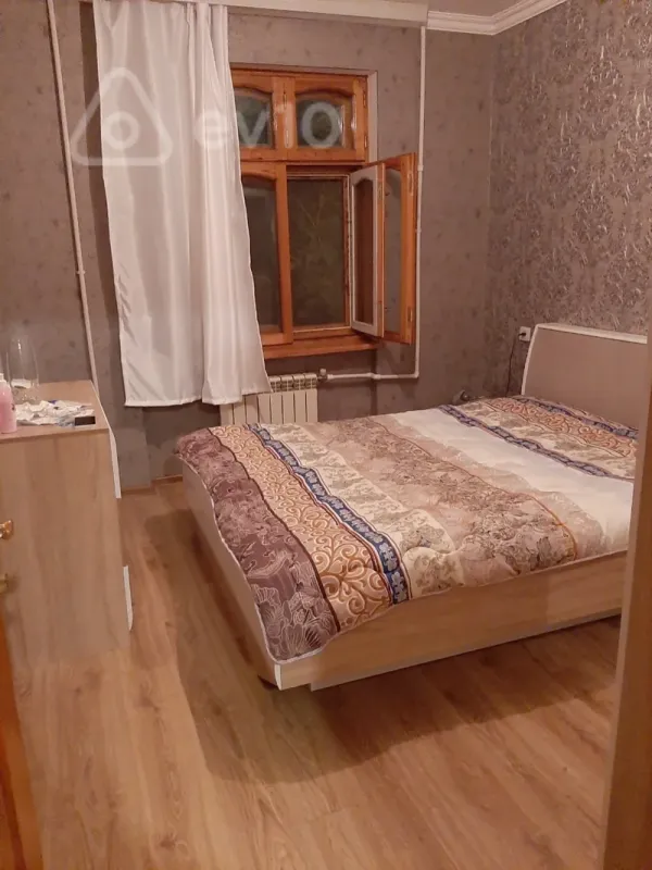 Kirayə verilir 3 otaqlı köhnə tikili 70 m²