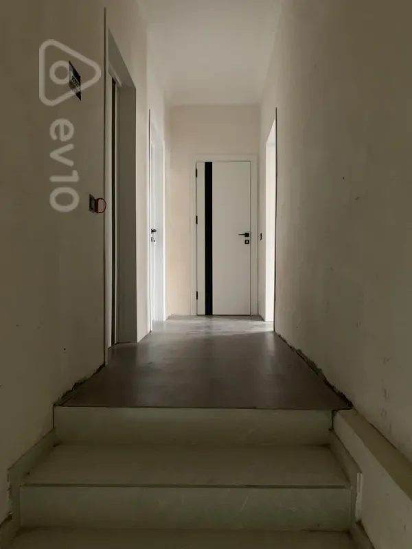 Satılır 4 otaqlı həyət evi 180 m²