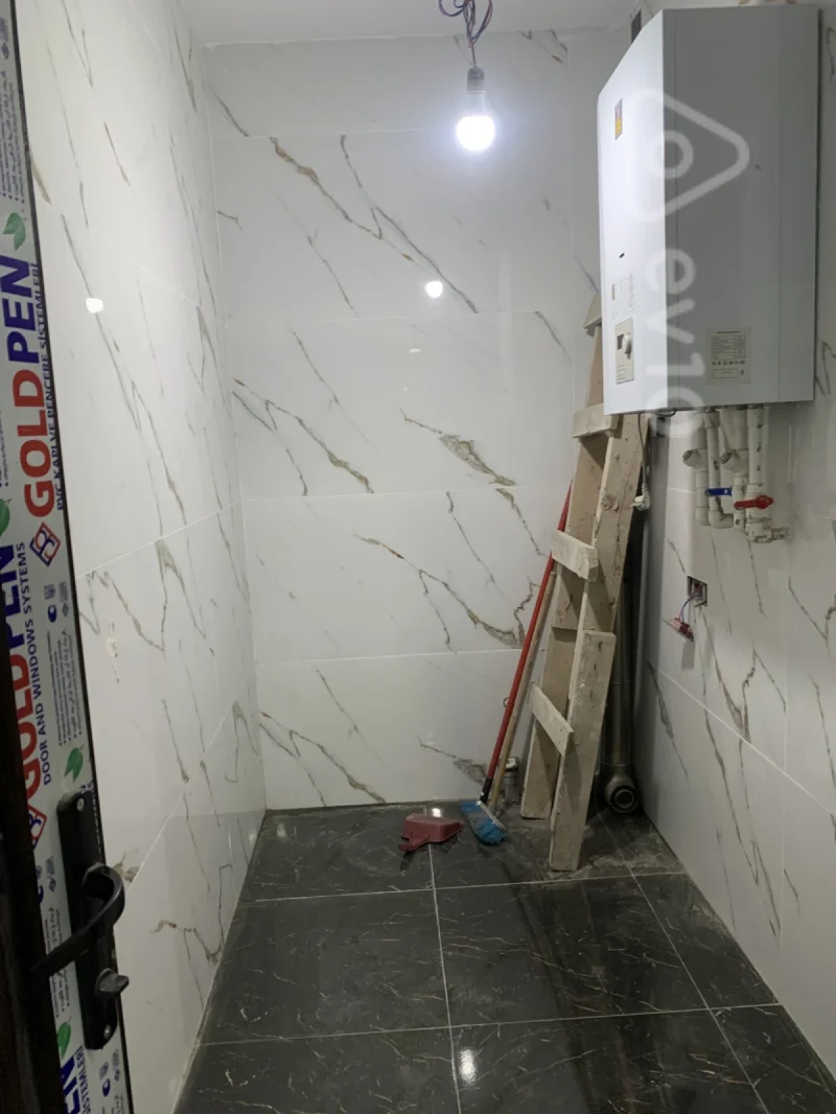 Satılır 4 otaqlı həyət evi 180 m²