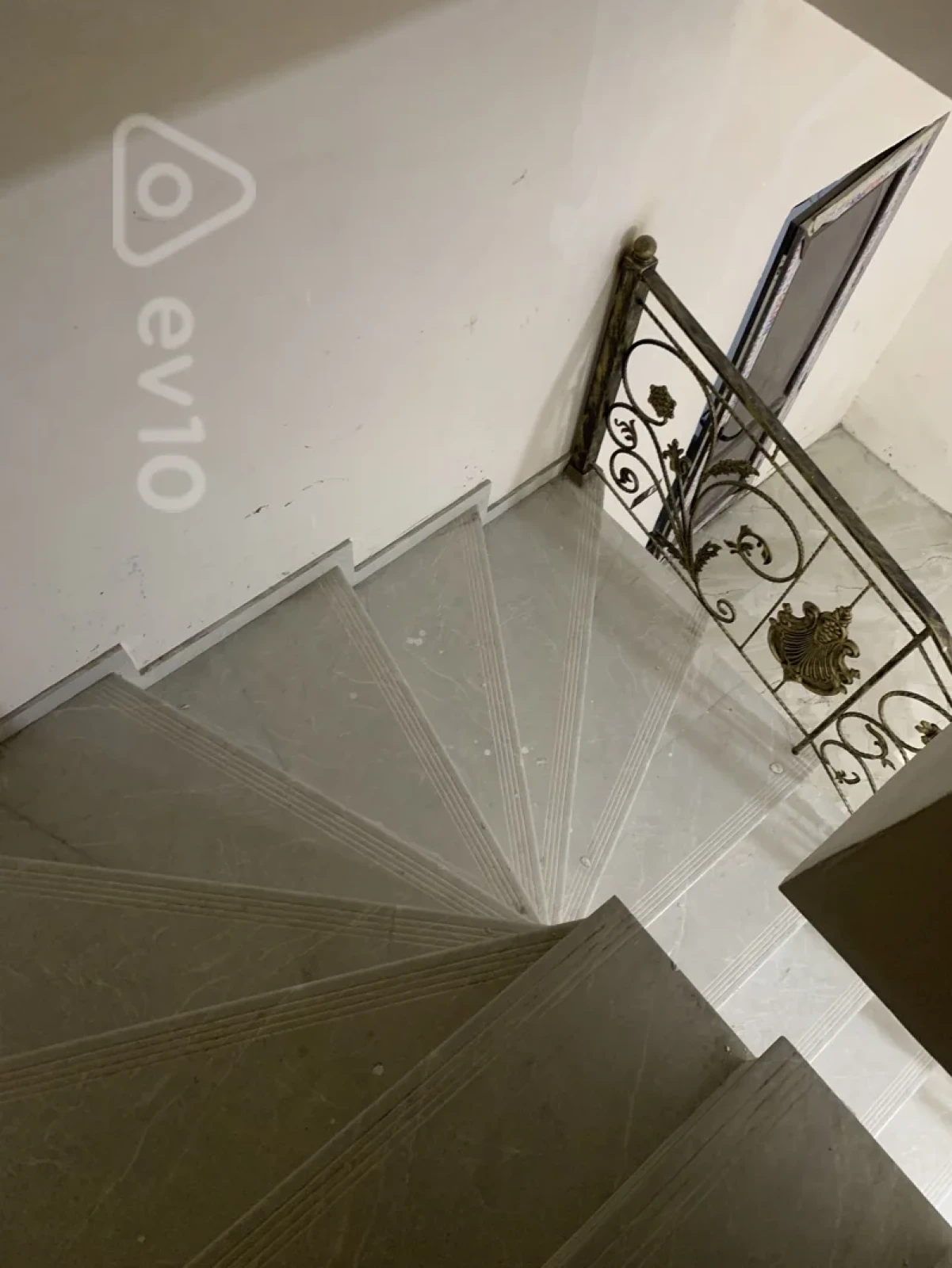 Satılır 4 otaqlı həyət evi 180 m²