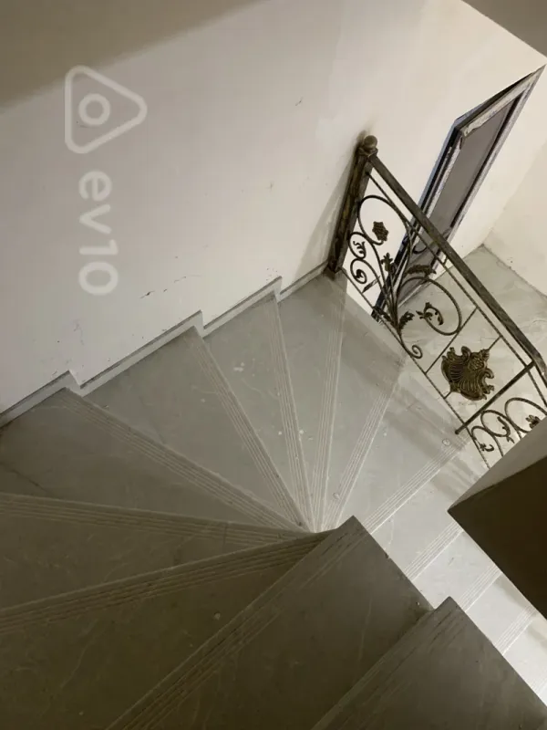 Satılır 4 otaqlı həyət evi 180 m²