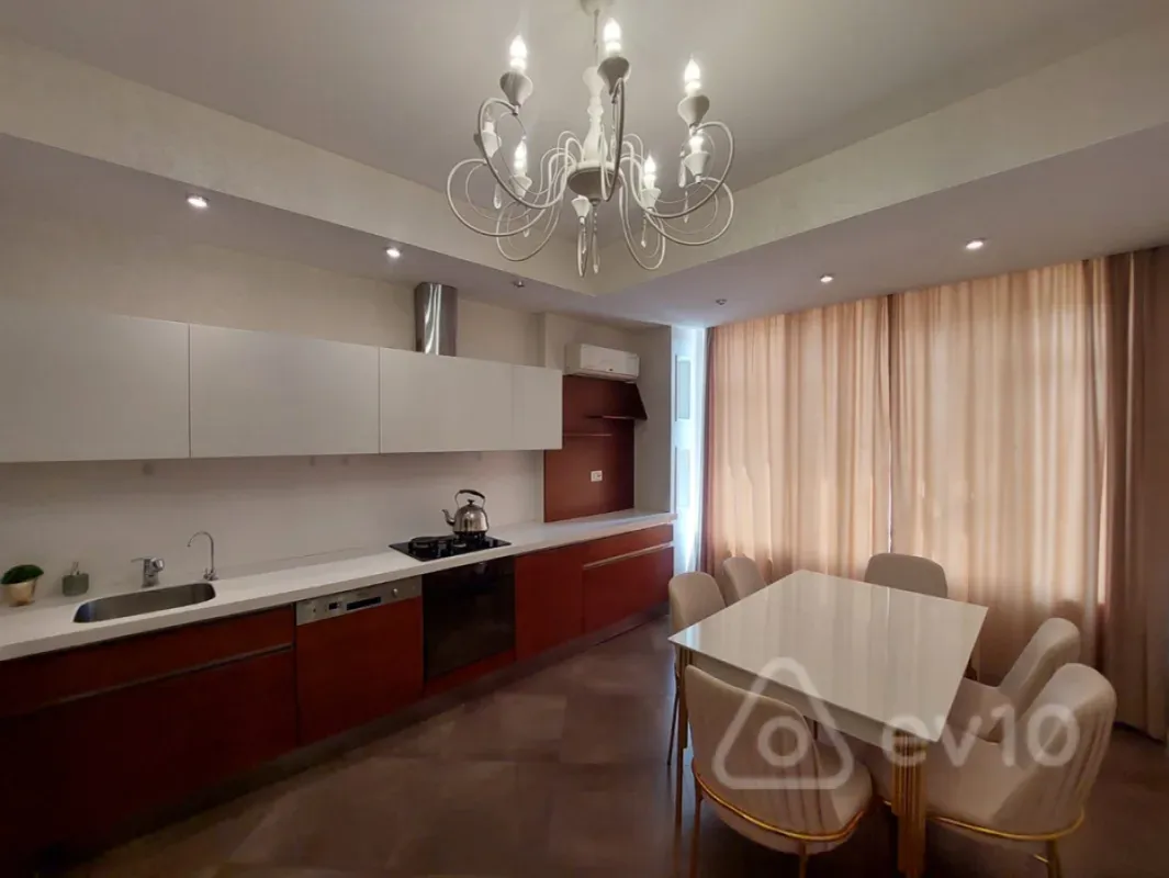 Kirayə verilir 3 otaqlı yeni tikili 150 m²