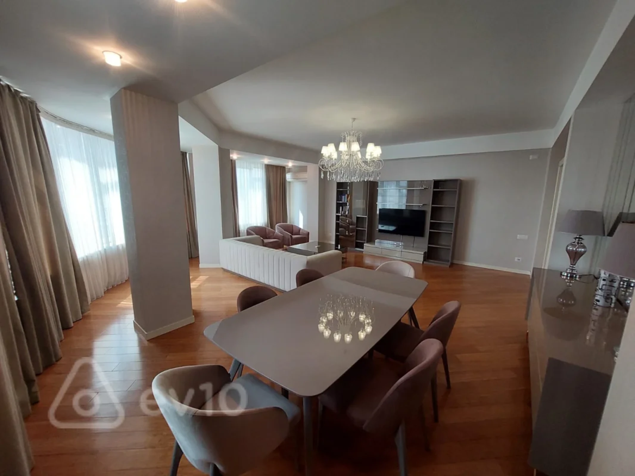 Kirayə verilir 3 otaqlı yeni tikili 150 m²