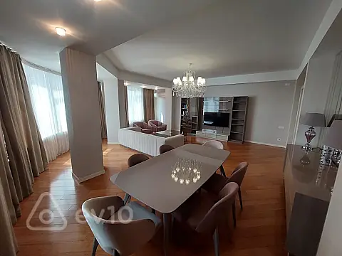 Kirayə verilir 3 otaqlı yeni tikili 150 m²