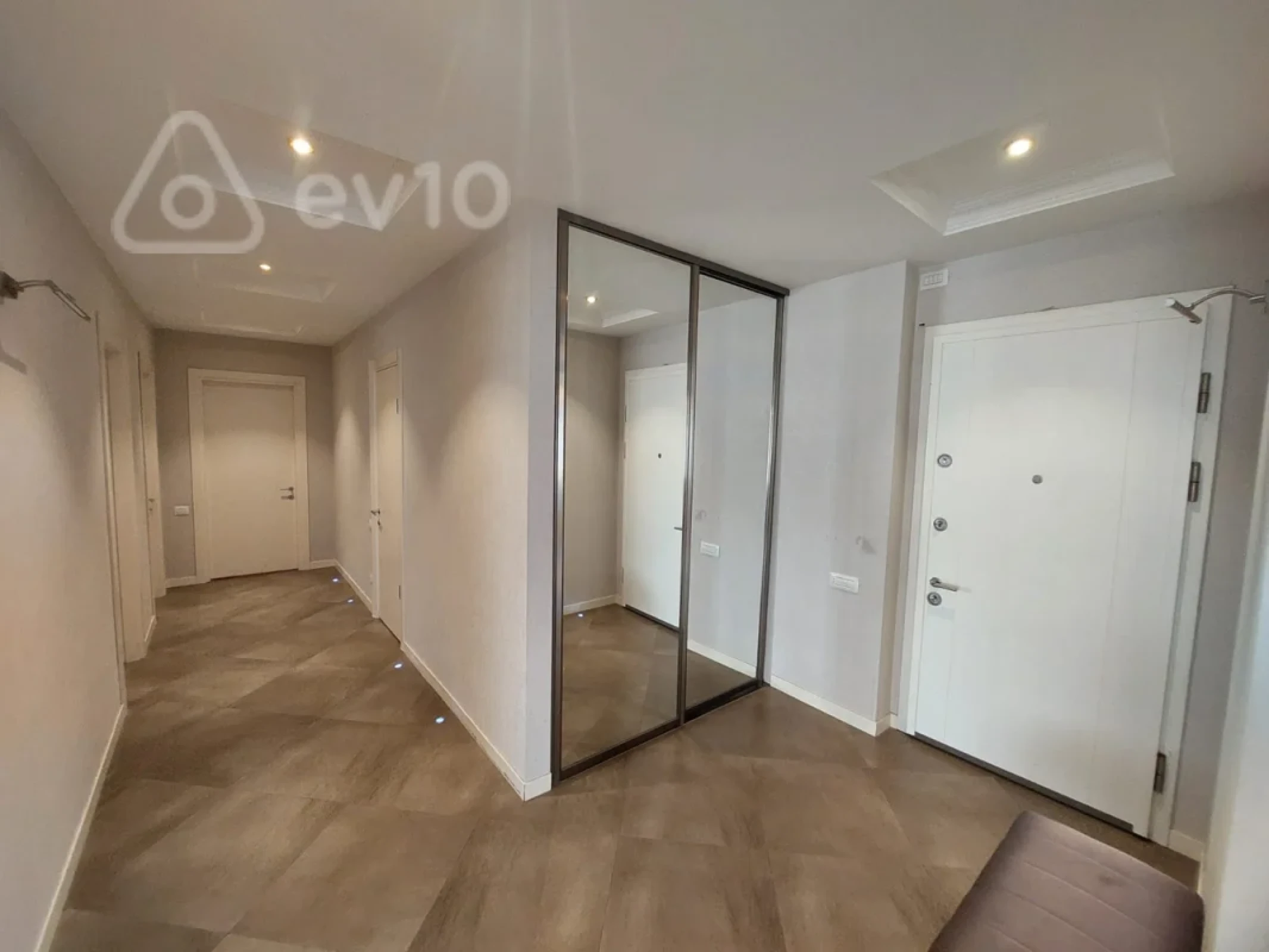Kirayə verilir 3 otaqlı yeni tikili 150 m²