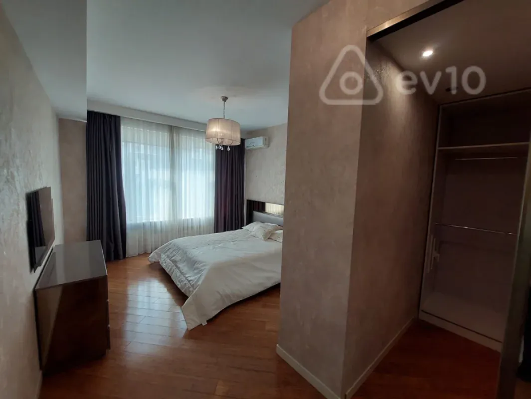 Kirayə verilir 3 otaqlı yeni tikili 150 m²